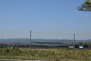 sotto costruzione hangar. metallo telaio di il costruzione. foto