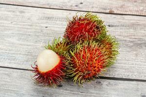 dolce succoso tropicale frutta rambutan foto