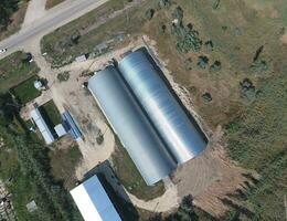 hangar di zincato metallo lenzuola per Conservazione di agricolo prodotti foto