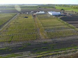 quadri di serre, superiore Visualizza. costruzione di serre nel il campo. agricoltura, agrotecnica di chiuso terra foto