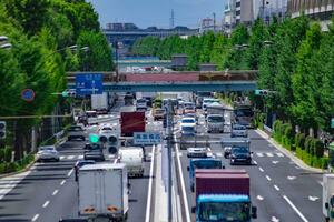 un' traffico marmellata a il centro strada nel takashimadaira tokyo teleobiettivo tiro foto