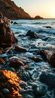 ai generato tramonto tonalità danza su roccioso riva del mare onde foto