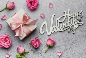 San Valentino giorno carta. rosa Rose e regalo scatole foto