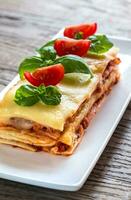 porzione di classico lasagne foto