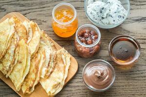 crepes con diverso opzioni di condimenti foto