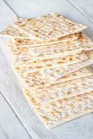 pila di matzah foto