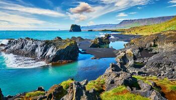 ai generato bellissimo paesaggio di Islanda con nero sabbia spiaggia e blu acqua foto