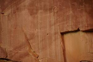 grande corno pecora petroglifi foto
