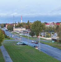 baranovichi, bielorussia - 10.03.2023 - tiro di il il città strada nel il sera. urbano foto