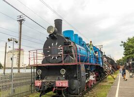 petto, bielorussia - 25.08.2023 - visitatori a il ferrovia Museo. all'aperto foto