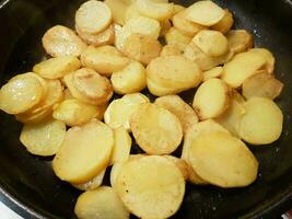 agricoltori prima colazione arrostito patate con prosciutto e uova foto