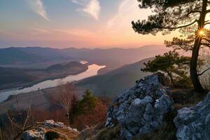 ai generato un' mozzafiato tramonto al di sopra di un' tranquillo fiume avvolgimento attraverso lussureggiante montagne, catturato a partire dal un' roccioso punto di vista ornato con pino alberi. foto