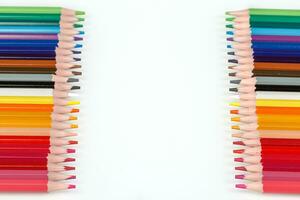 multicolore matite nel un' riga foto