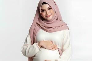 ai generato un asiatico donna nel un' hijab con un' incinta pancia isolato su un' bianca sfondo foto