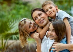 contento madre con sua bambini foto