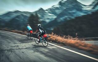 Ciclismo concorrenza nel Alpi foto