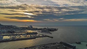 trieste, la città e il suo golfo dall'alto. tramonto. foto