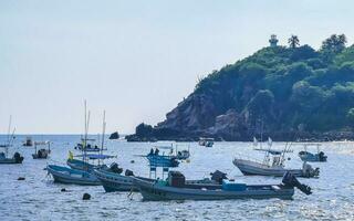 puerto escondido oaxaca Messico 2022 pesca Barche a il porto spiaggia nel puerto escondido Messico. foto