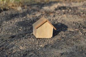 modello di una casa in legno come proprietà di famiglia foto