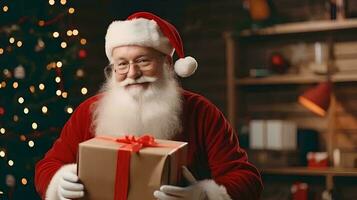 ai generato Santa Claus nel il consegna camera con un' cartone scatola nel il suo mani foto