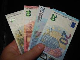 valuta di diversi paesi del mondo, tasso di cambio, coppia di soldi