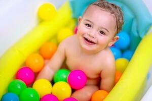 bambino ragazzo assunzione bagno foto