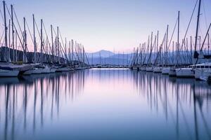 yacht porto nel tramonto foto