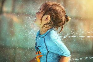 contento ragazzo nel Parco acquatico foto