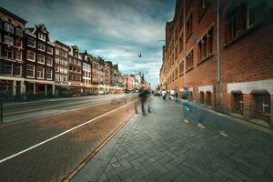 occupato damrak strada di amsterdam foto