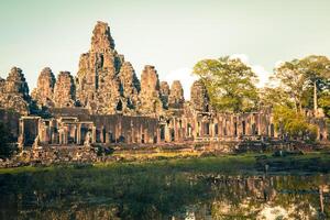 Angkor thom Cambogia. Bayon khmer tempio su Angkor wat storico posto foto