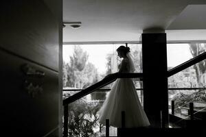 incontro di il sposa e sposo nel il Hotel atrio foto