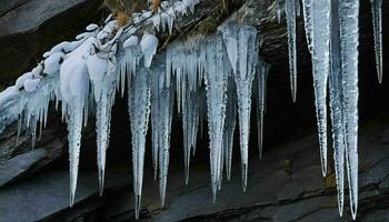 ai generato ghiaccioli sospeso a partire dal lato di scogliera foto