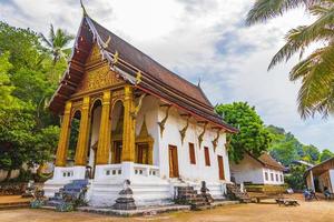 Wat siphoutthabat thippharam vecchio tempio buddista a luang prabang, laos foto