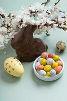 cioccolato coniglio e uova simbolo per Pasqua caccia concetto per vacanza. Pasqua caccia concetto. foto