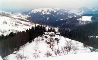 carpazi in ucraina, montagne, architettura foto