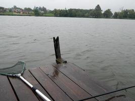 arnesi da pesca per canne da pesca, galleggianti, reti foto