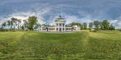 senza soluzione di continuità sferico 360 hdri panorama prospiciente restauro di il storico castello o palazzo nel equirettangolare proiezione foto