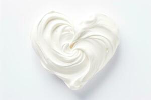 ai generato bianca frustato crema nel il forma di un' cuore su un' bianca sfondo. foto