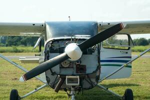 piccolo elica aereo a un aria mostrare. selettivo messa a fuoco foto