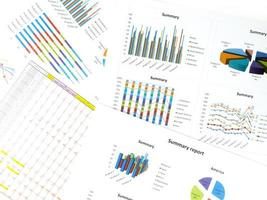 calcoli grafici, risparmi, finanze e concetto di economia foto