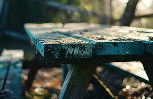 ai generato un vecchio picnic tavolo è impostato al di fuori foto
