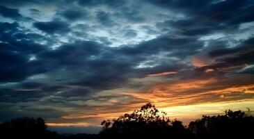 ai generato il bellissimo tramonto Visualizza con il blu cielo e nuvole nel estate foto