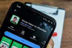 etichetta creatore per WhatsApp applicazione su smartphone schermo. etichetta creatore è un' freeware ragnatela del browser sviluppato di etichetta creatore studio. bekasi, Indonesia, gennaio 17, 2024 foto