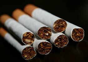 numero di sigarette isolato tabacco Pericolo vicino su smettere fumo cessazione sigaretta cattivo abitudine nicotina drogato grande dimensione alto qualità immediato stampe foto