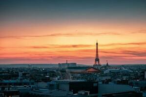 Visualizza su eiffel Torre a tramonto foto