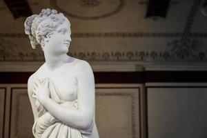 dettaglio della statua di venere nel museo di palazzo ducale foto