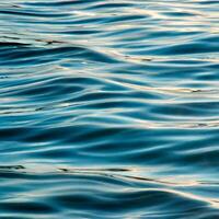 oceano acqua sfondo astratto sfondo di acqua di mare flusso sotto leggero esposizione foto