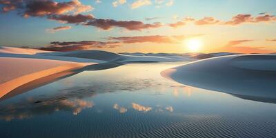 lago con chiaro acqua fra dune nel il deserto dopo pioggia nel sera leggero foto