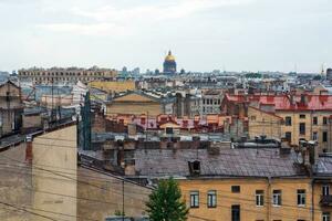 superiore Visualizza di il città tetti nel il storico centro di santo petersburg foto