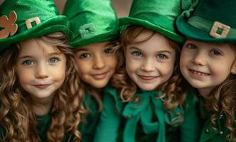 ai generato bambini nel verde costumi in posa per un' foto su st patricks vacanza